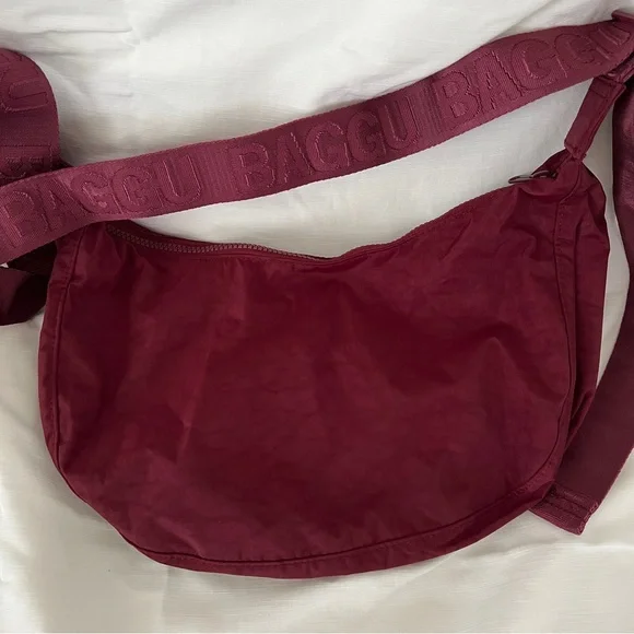 Baggu Oxblood Medium Crescent - Picture 2 of 3